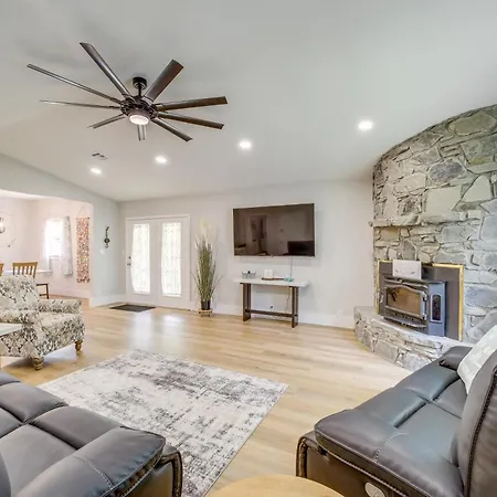 Eufaula Home - Walk To Lake Beach!
